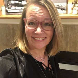 Meet your Posher, Dana